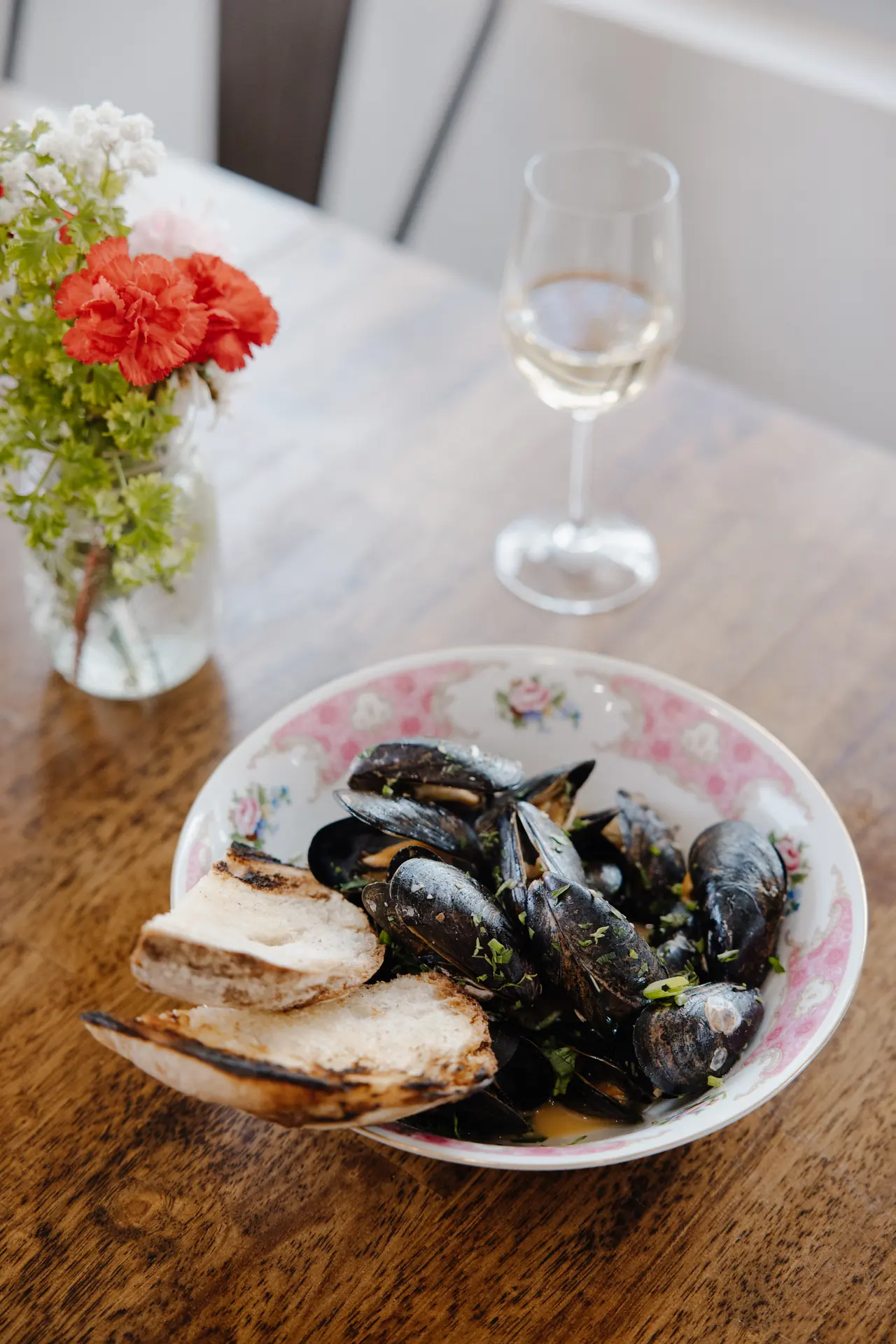 Steamed mussels and white wine at The Tides Market, photographed by Orange Grove Social
